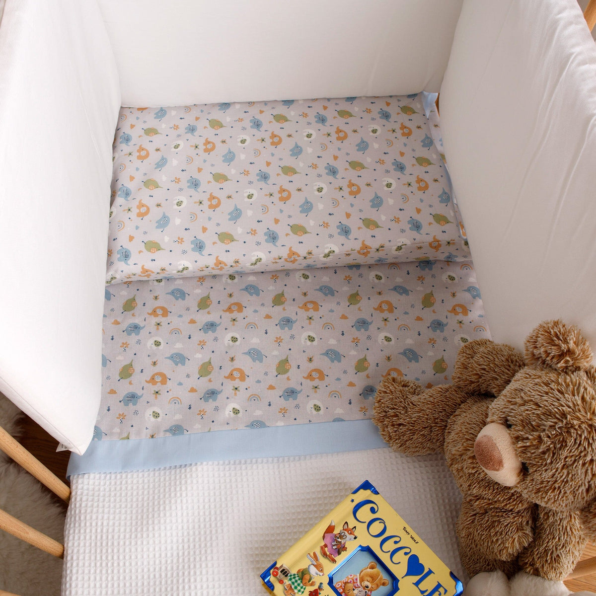 Completo Lenzuoline in Puro Cotone con Fantasia - Elefantino Completo Lenzuolino Lisola Baby