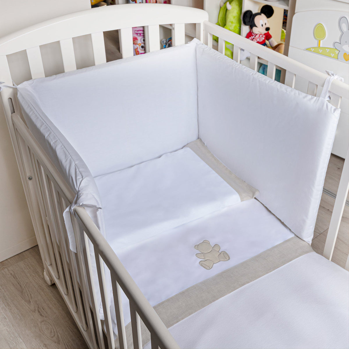 Completo Lenzuoline in Puro Cotone Ricamato bordo in lino - Teddy Completo Lenzuolino Lisola Baby
