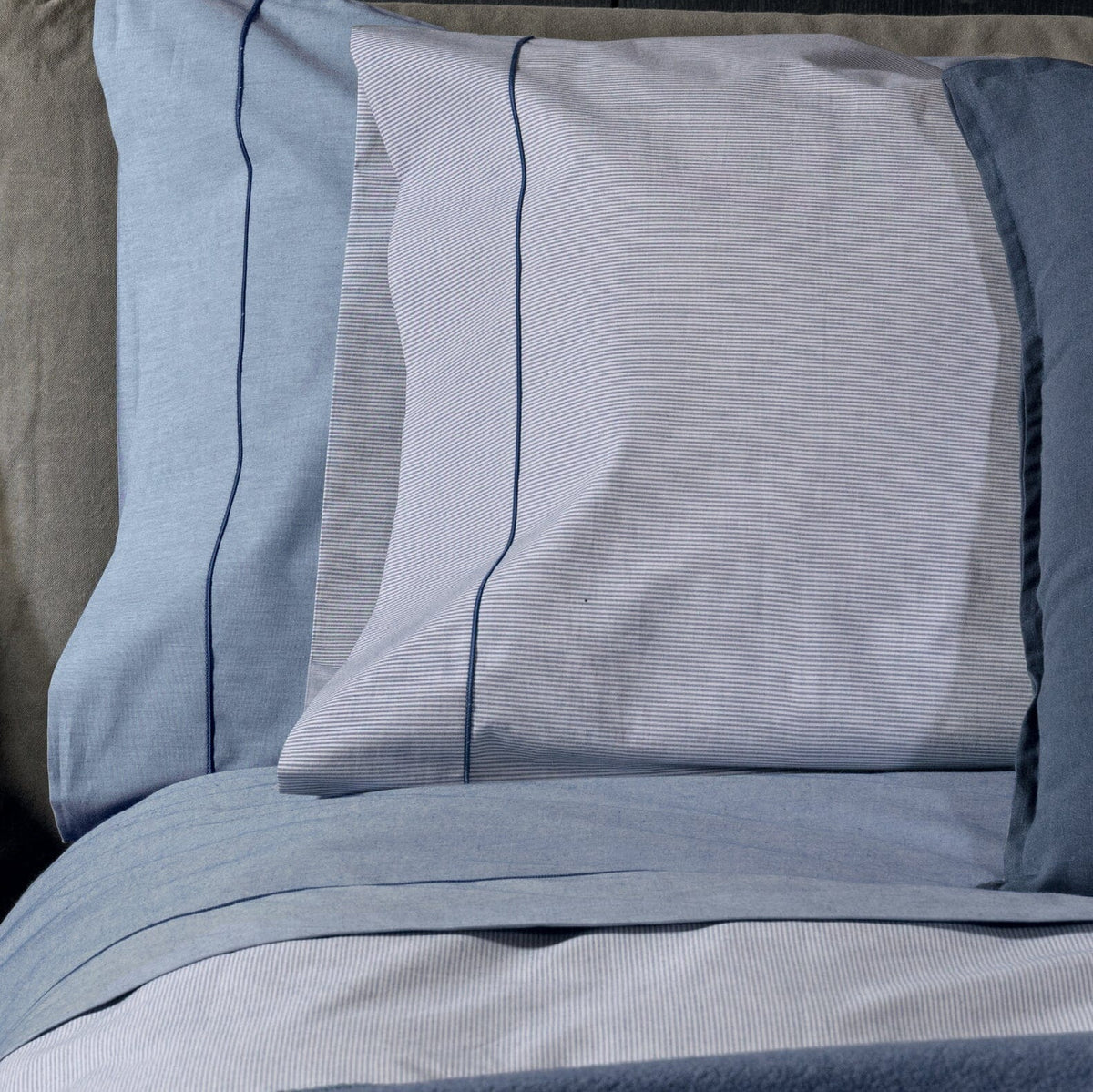 Parure Copripiumino in Puro Cotone Tinto in Filo Jacquard - College Copripiumino Fazzini Matrimoniale Riga Blu